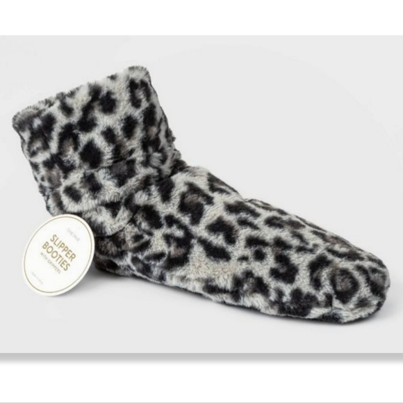 NWT Fuzzy Slippers - Picture 7 of 7